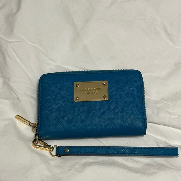 Michael Kors Handbags - Michael Kors Compact Wristlet Wallet